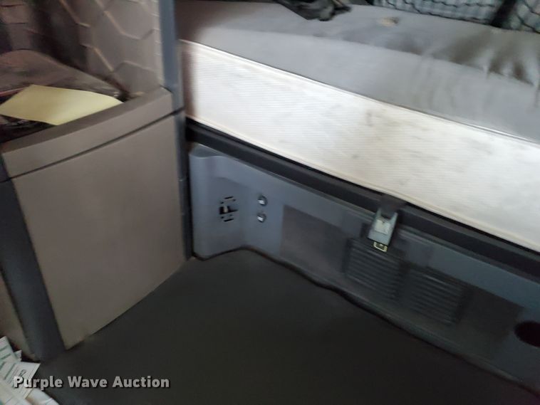 image for item KK9379 2013 Freightliner Cascadia 125  semi truck