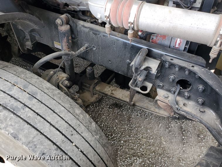 image for item KK9379 2013 Freightliner Cascadia 125  semi truck