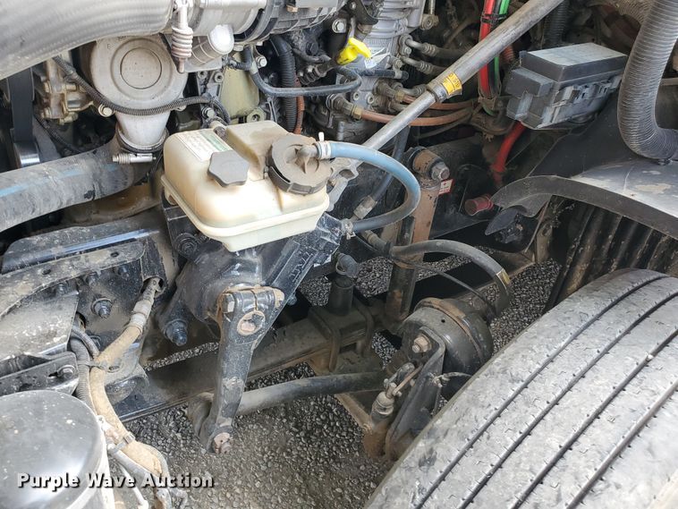 image for item KK9379 2013 Freightliner Cascadia 125  semi truck