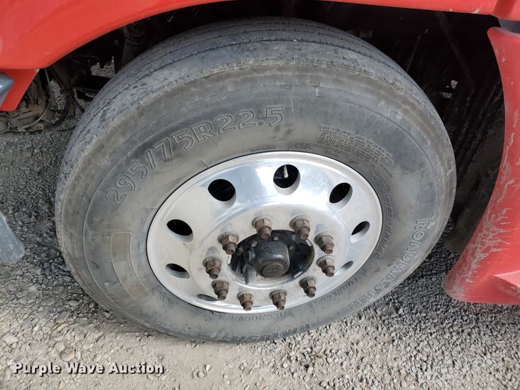 image for item KK9379 2013 Freightliner Cascadia 125  semi truck