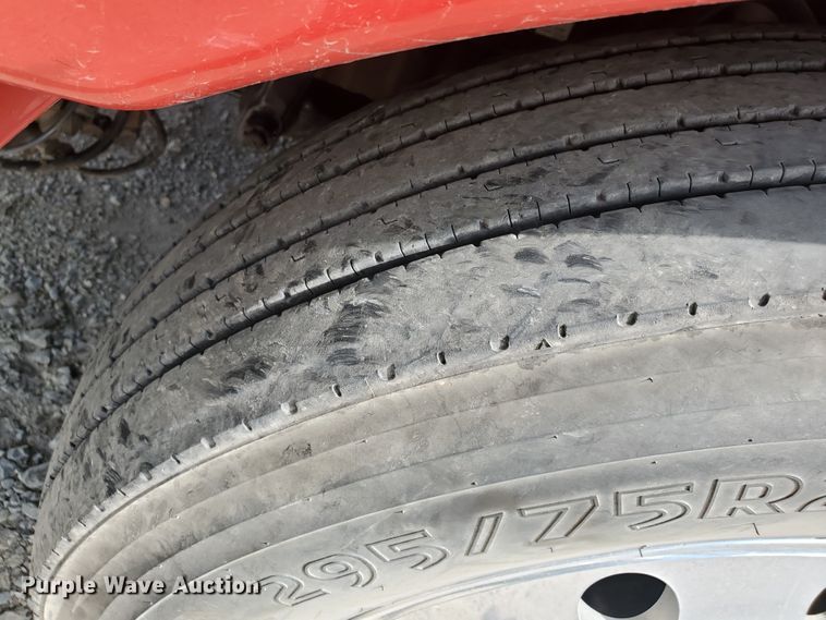 image for item KK9379 2013 Freightliner Cascadia 125  semi truck