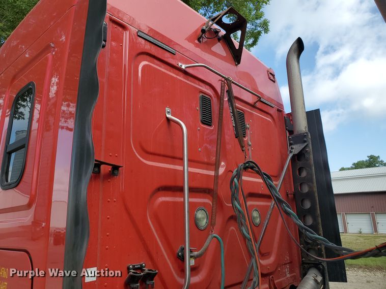 image for item KK9379 2013 Freightliner Cascadia 125  semi truck