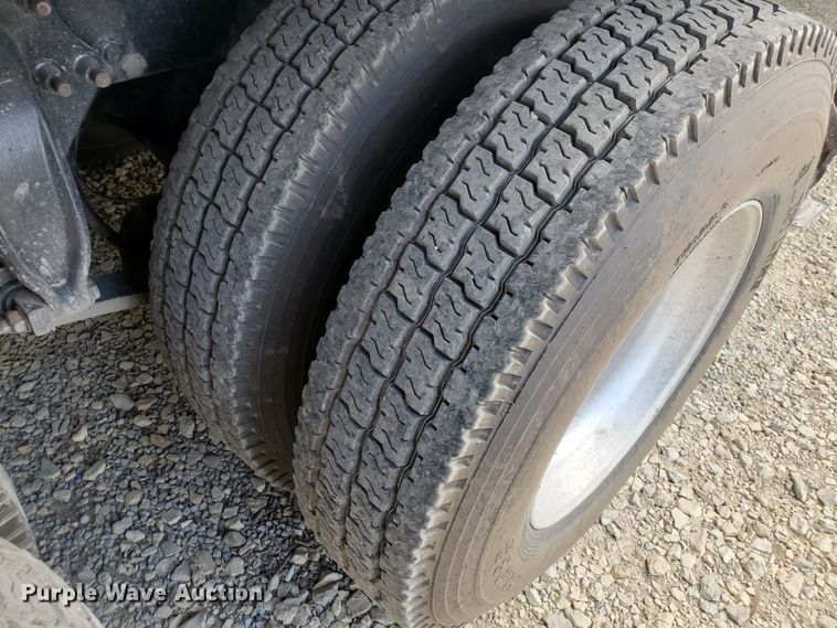 image for item KK9379 2013 Freightliner Cascadia 125  semi truck