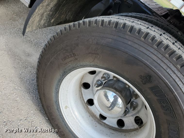 image for item KK9379 2013 Freightliner Cascadia 125  semi truck