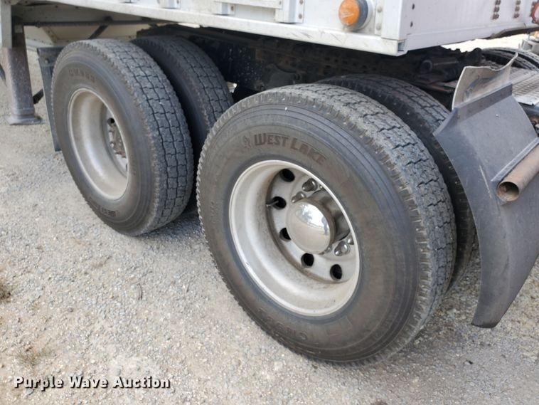 image for item KK9379 2013 Freightliner Cascadia 125  semi truck