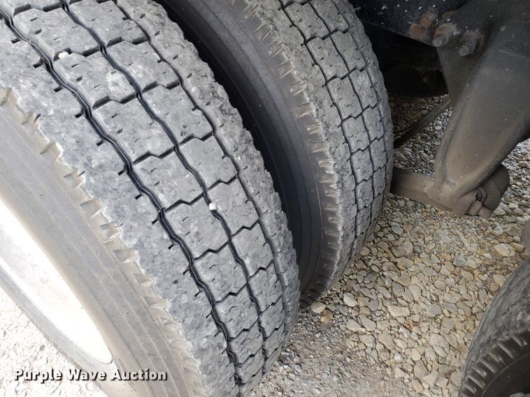 image for item KK9379 2013 Freightliner Cascadia 125  semi truck