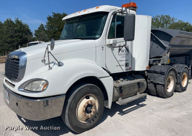 image for item KK9448 2008 Freightliner Columbia 120  semi truck