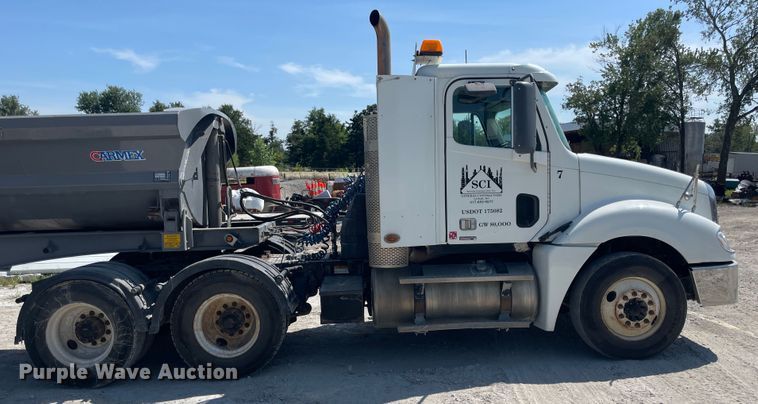 image for item KK9448 2008 Freightliner Columbia 120  semi truck