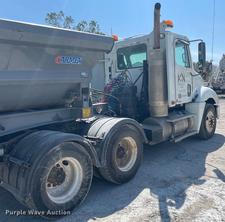 image for item KK9448 2008 Freightliner Columbia 120  semi truck