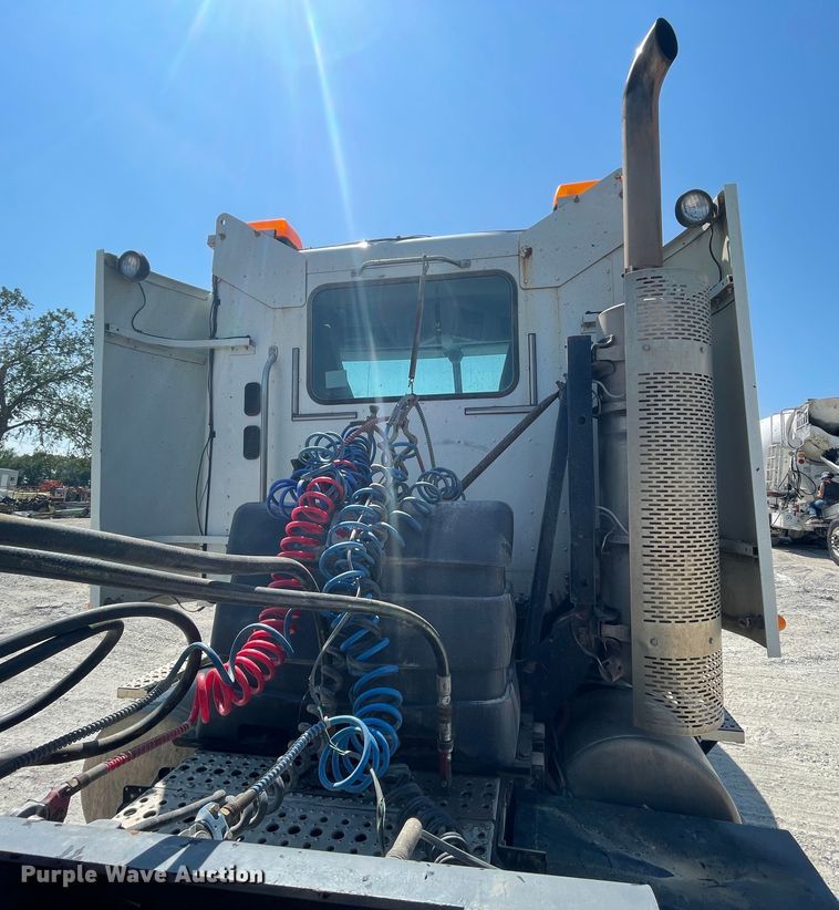 image for item KK9448 2008 Freightliner Columbia 120  semi truck