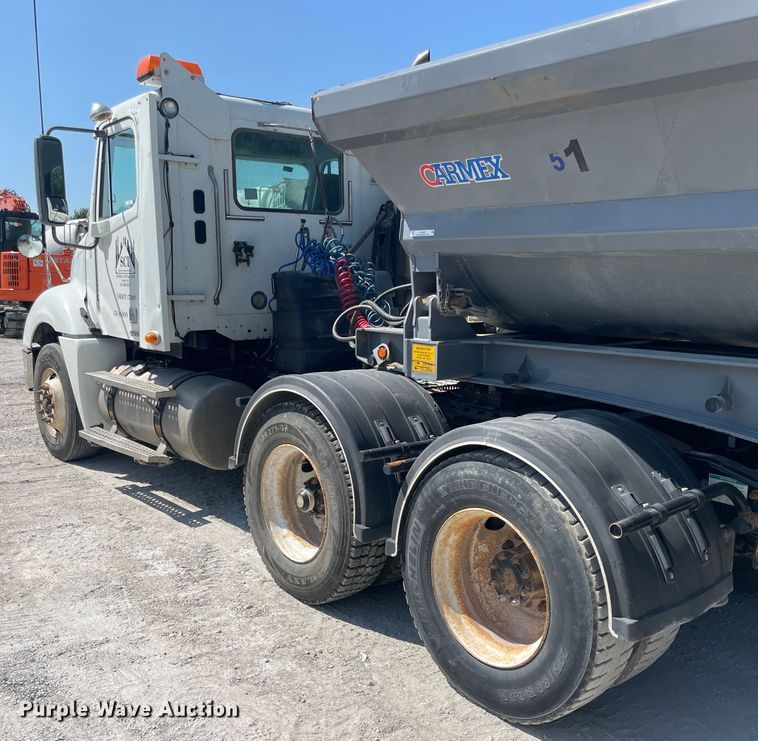 image for item KK9448 2008 Freightliner Columbia 120  semi truck