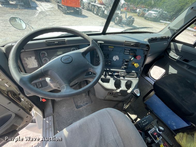 image for item KK9448 2008 Freightliner Columbia 120  semi truck