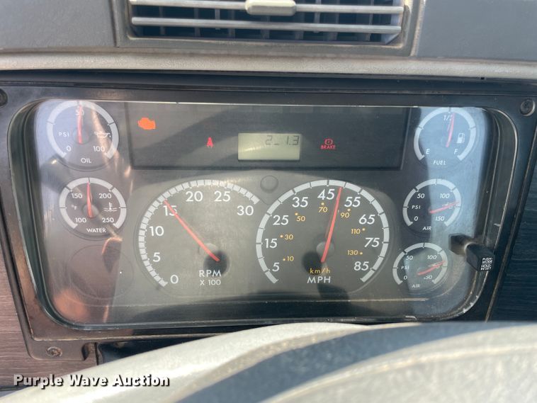 image for item KK9448 2008 Freightliner Columbia 120  semi truck