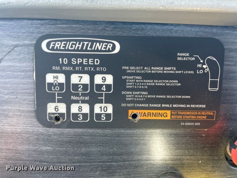 image for item KK9448 2008 Freightliner Columbia 120  semi truck