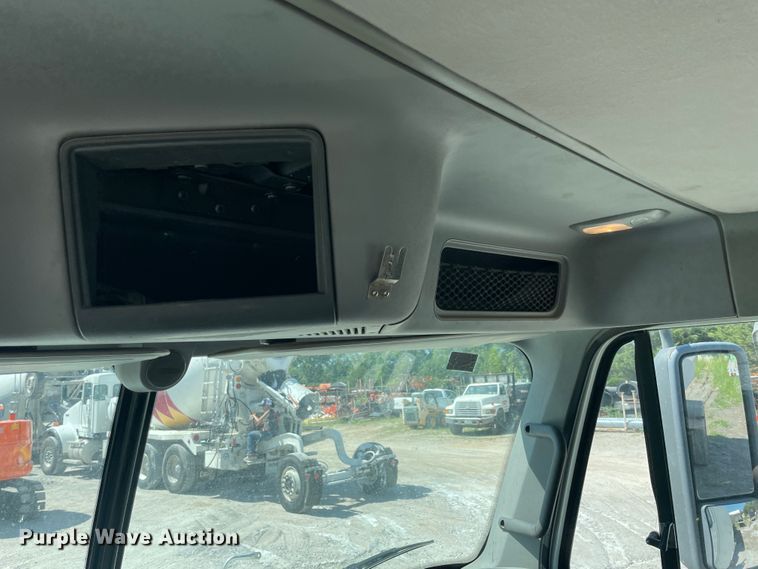 image for item KK9448 2008 Freightliner Columbia 120  semi truck