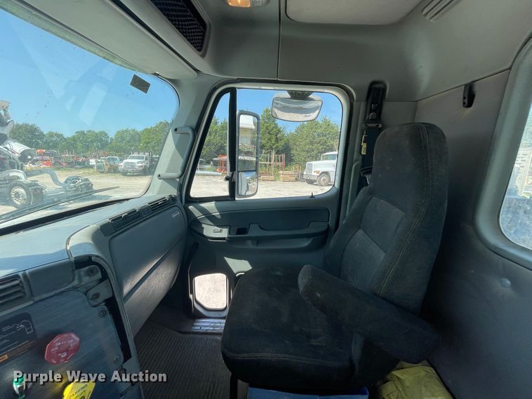 image for item KK9448 2008 Freightliner Columbia 120  semi truck