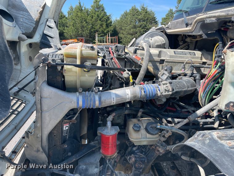 image for item KK9448 2008 Freightliner Columbia 120  semi truck