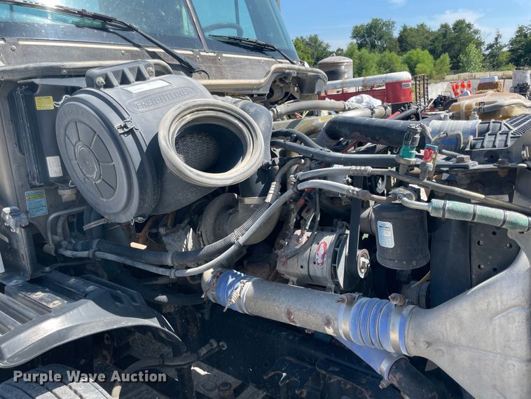 image for item KK9448 2008 Freightliner Columbia 120  semi truck