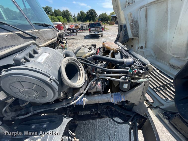 image for item KK9448 2008 Freightliner Columbia 120  semi truck