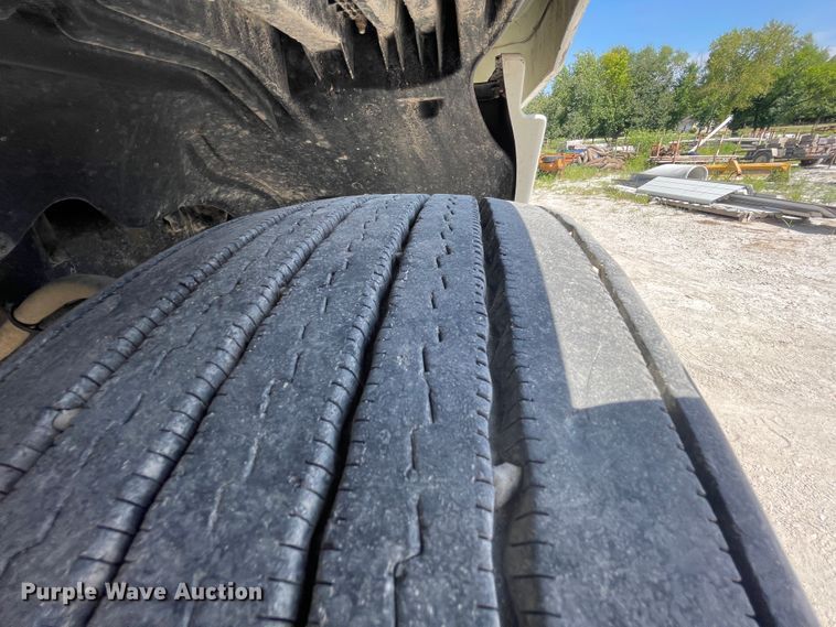 image for item KK9448 2008 Freightliner Columbia 120  semi truck