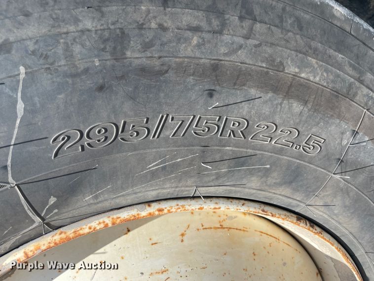 image for item KK9448 2008 Freightliner Columbia 120  semi truck