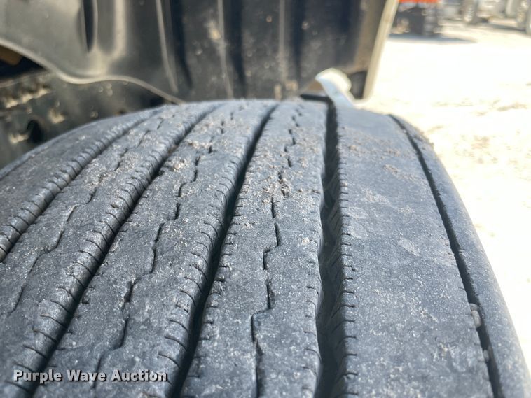 image for item KK9448 2008 Freightliner Columbia 120  semi truck