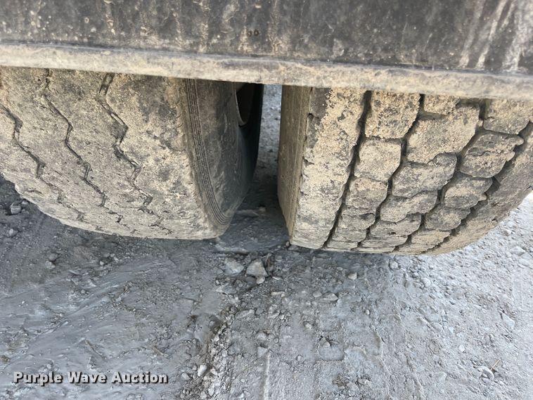 image for item KK9448 2008 Freightliner Columbia 120  semi truck