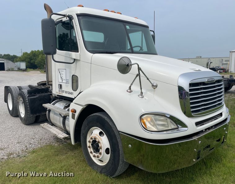 image for item KK9505 2005 Freightliner Columbia 120  semi truck