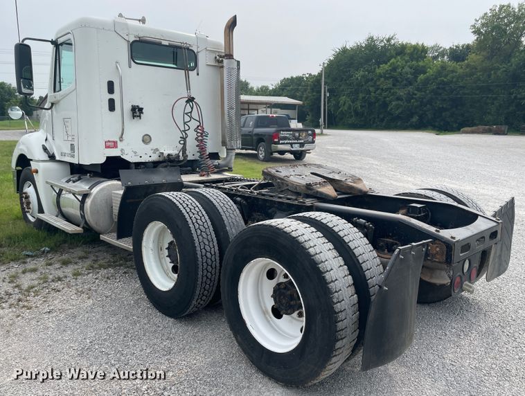 image for item KK9505 2005 Freightliner Columbia 120  semi truck