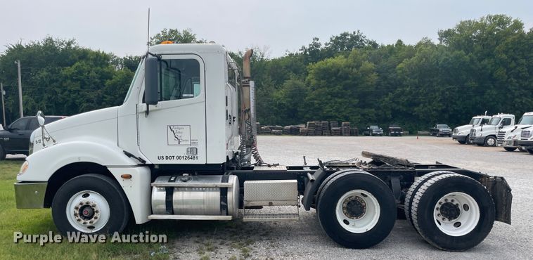 image for item KK9505 2005 Freightliner Columbia 120  semi truck