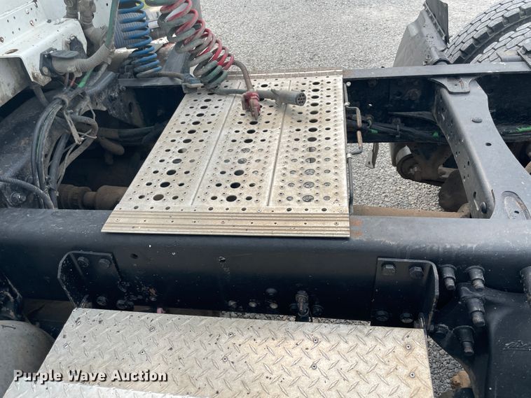 image for item KK9505 2005 Freightliner Columbia 120  semi truck