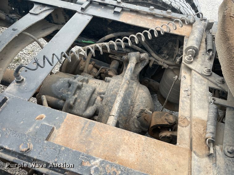 image for item KK9505 2005 Freightliner Columbia 120  semi truck