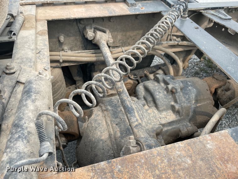 image for item KK9505 2005 Freightliner Columbia 120  semi truck