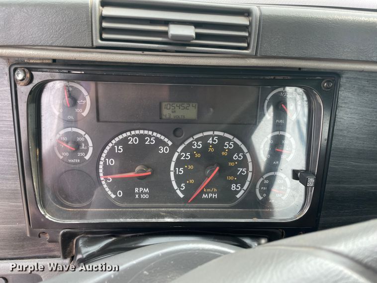 image for item KK9505 2005 Freightliner Columbia 120  semi truck