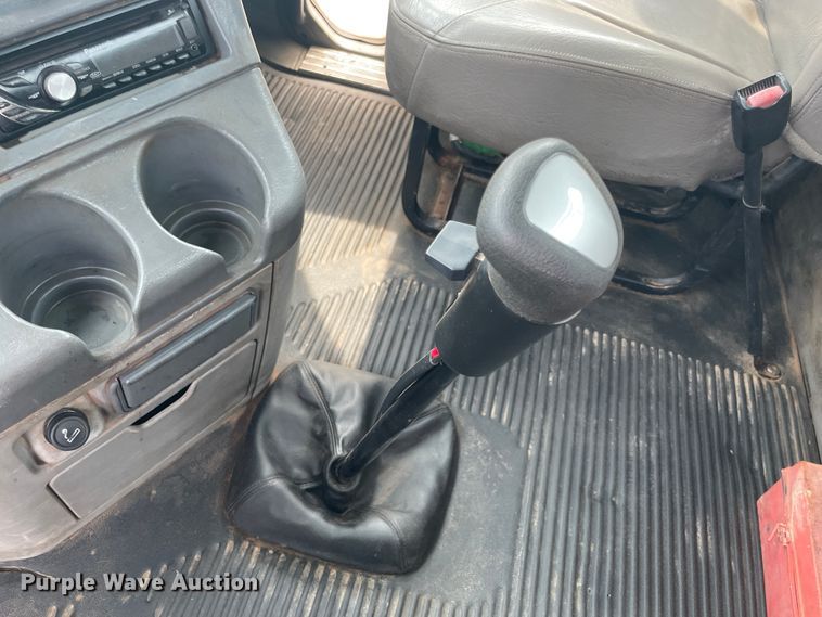 image for item KK9505 2005 Freightliner Columbia 120  semi truck