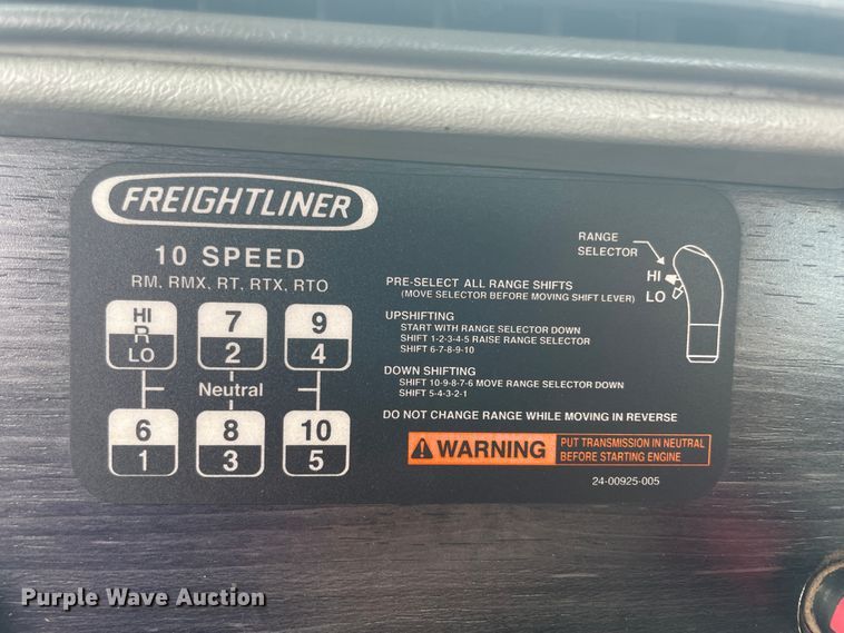 image for item KK9505 2005 Freightliner Columbia 120  semi truck