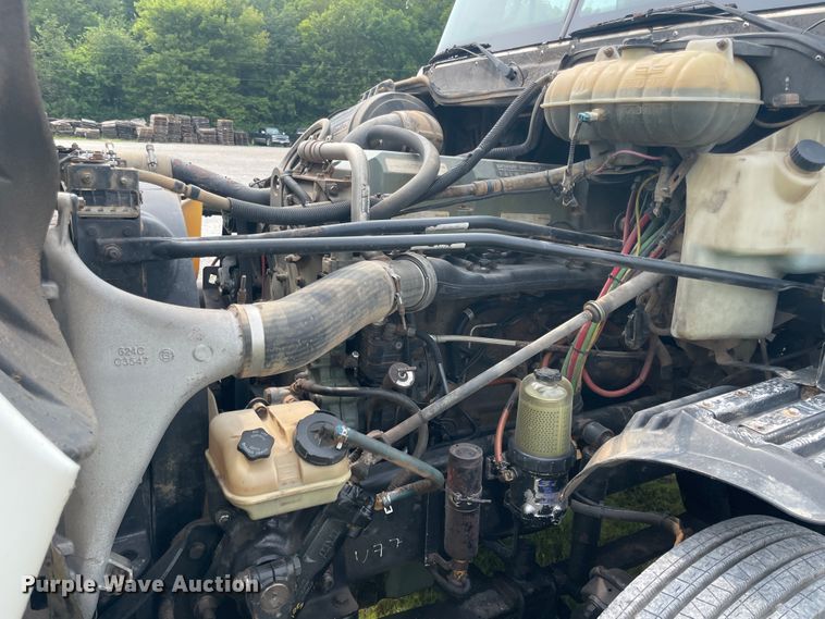 image for item KK9505 2005 Freightliner Columbia 120  semi truck