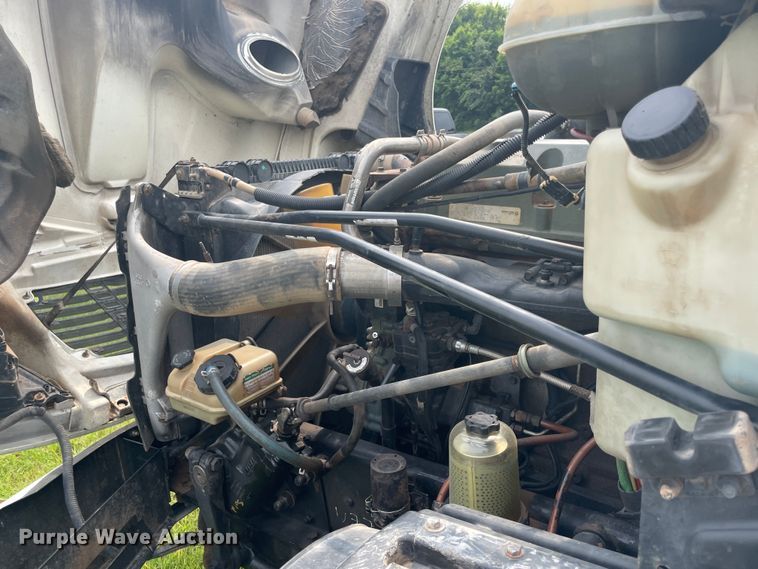 image for item KK9505 2005 Freightliner Columbia 120  semi truck