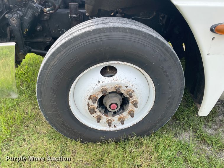 image for item KK9505 2005 Freightliner Columbia 120  semi truck