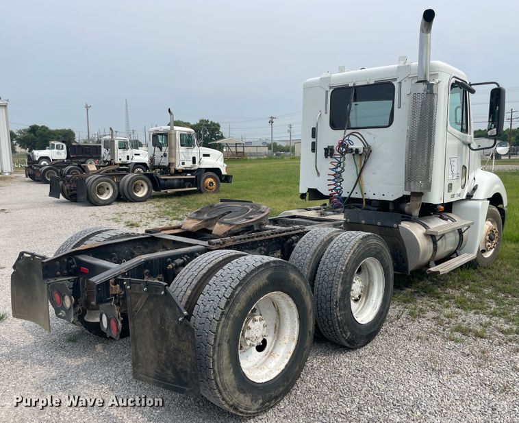 image for item KK9506 2007 Freightliner Columbia 120  semi truck