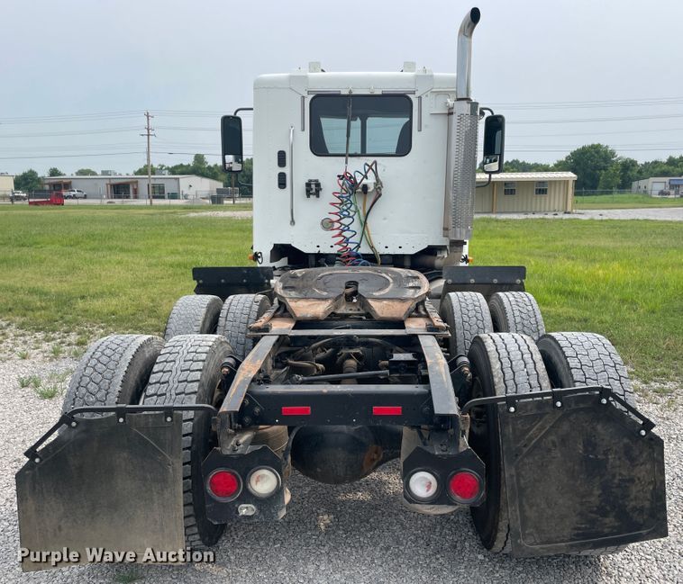 image for item KK9506 2007 Freightliner Columbia 120  semi truck