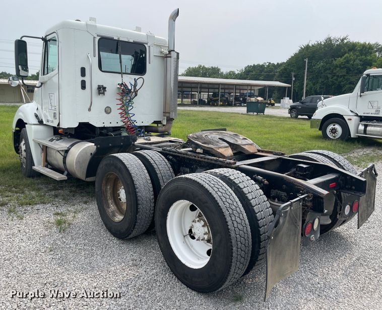 image for item KK9506 2007 Freightliner Columbia 120  semi truck