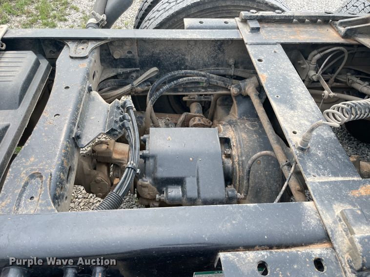 image for item KK9506 2007 Freightliner Columbia 120  semi truck