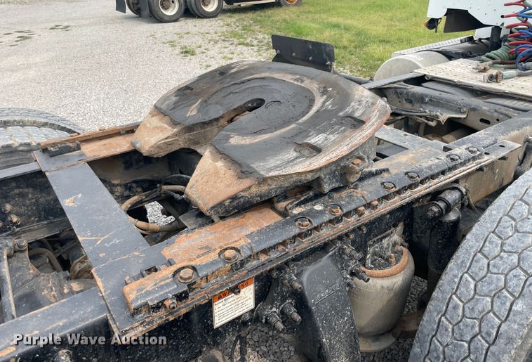 image for item KK9506 2007 Freightliner Columbia 120  semi truck