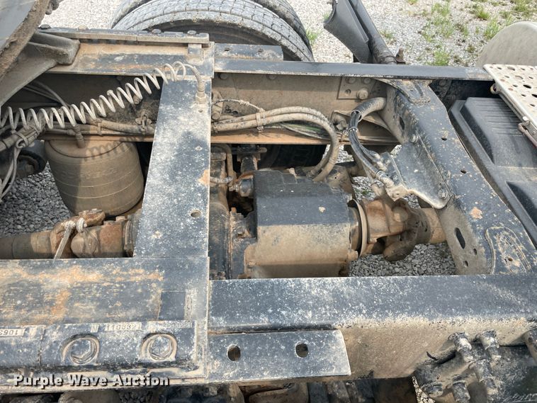 image for item KK9506 2007 Freightliner Columbia 120  semi truck