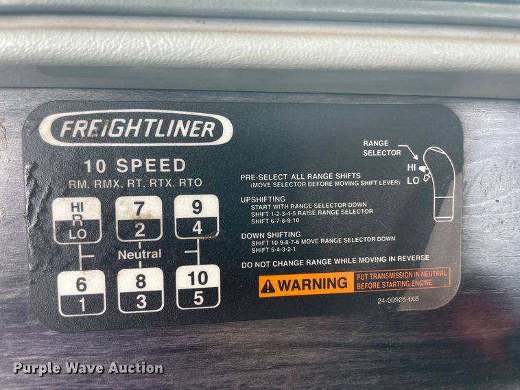 image for item KK9506 2007 Freightliner Columbia 120  semi truck