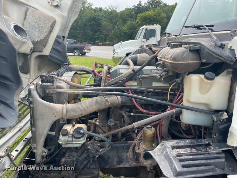 image for item KK9506 2007 Freightliner Columbia 120  semi truck