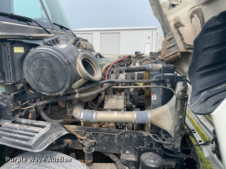 image for item KK9506 2007 Freightliner Columbia 120  semi truck