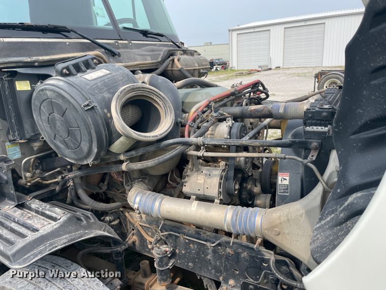 image for item KK9506 2007 Freightliner Columbia 120  semi truck