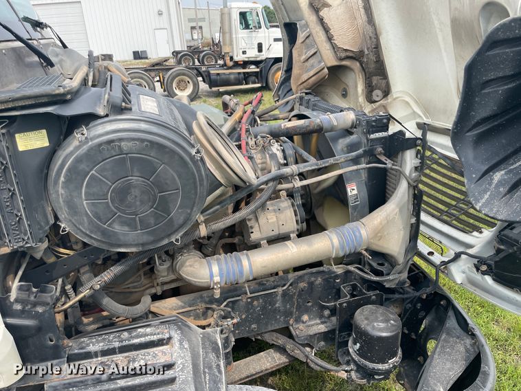 image for item KK9506 2007 Freightliner Columbia 120  semi truck